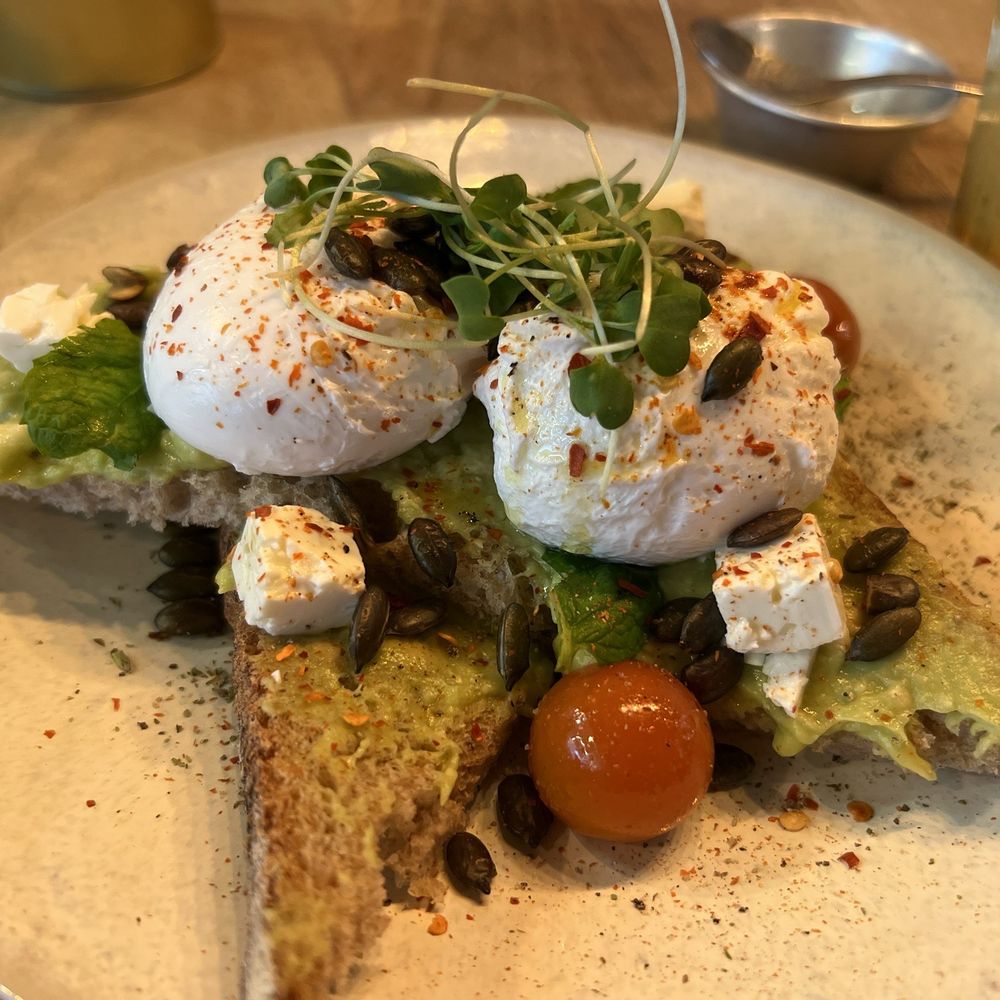 Kafeine Lisboa - Avocado toast blistered tomatoes poached eggs lots of herbs - Breakfast & Brunch Near Me - Lisbon, 11 Kafeine Lisboa - Avocado toast blistered tomatoes poached eggs lots of herbs - Breakfast & Brunch Near Me - Lisbon, 11