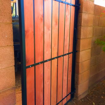 All-Pro Fence - View as gate is closing from inside yard - Fences & Gates Near Me - Mesa, Arizona