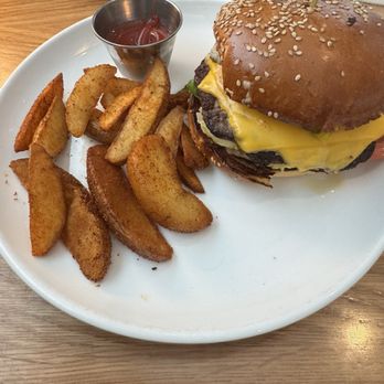 Paperboy South - Cheeseburger - Breakfast & Brunch Near Me - Austin, Texas