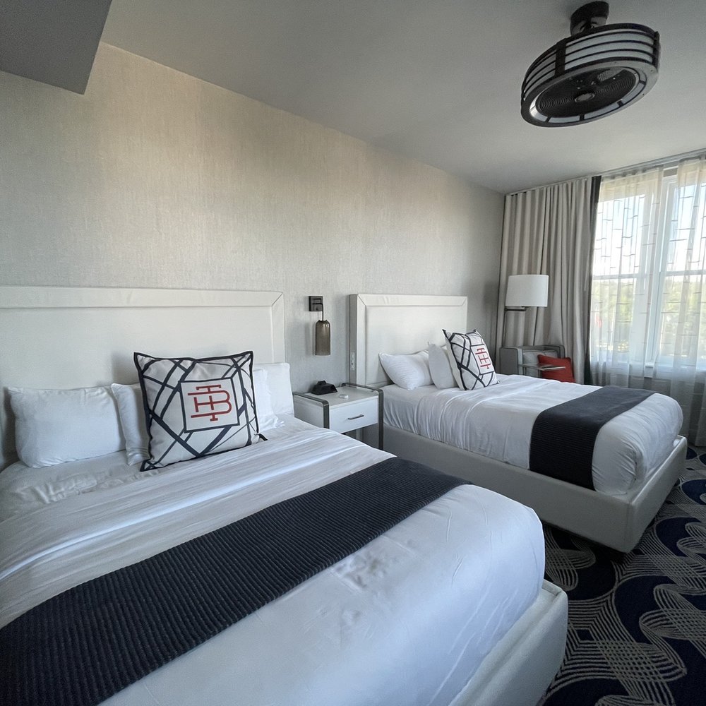 The Bristol Hotel - Corner room with lots of windows and light - Hotels Near Me - Bristol, Virginia