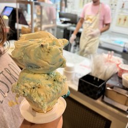 The Original Rainbow Cone - Cake ice cream
