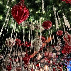 Roosevelt's - Christmas decor