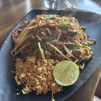 Sip Saam Thai - chicken pad thai - Thai Near Me - Austin, Texas