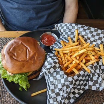 The Clinkscale - Classic burger & fries - Breakfast & Brunch Near Me - Jerome, Arizona