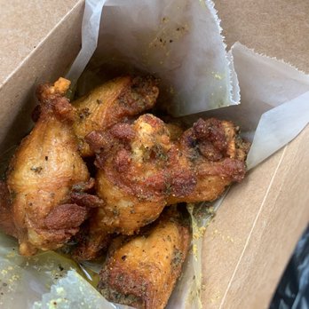 That Wing Spot - The lil wing combo (5 piece lemon pepper) - Chicken Wings Near Me - Orlando, Florida