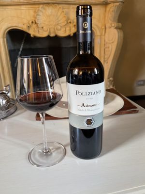 OSTERIA ACQUACHETA dal giovedì al lunedì pranzo e cena necessaria la prenotazione L'OSTESSA E L'OSTE AUGURANO BUONA VITA by null