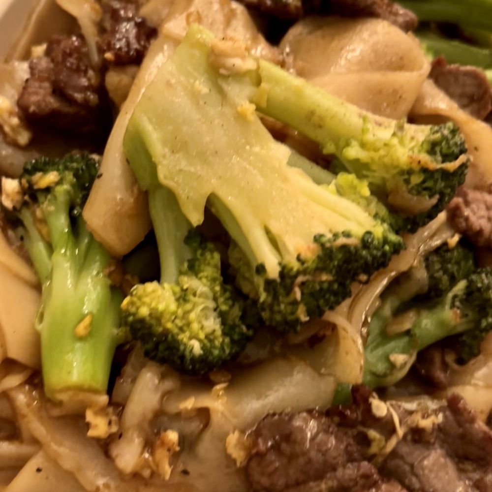 Amina Thai - Pad See-Ew - Thai Near Me - Rockville, Maryland