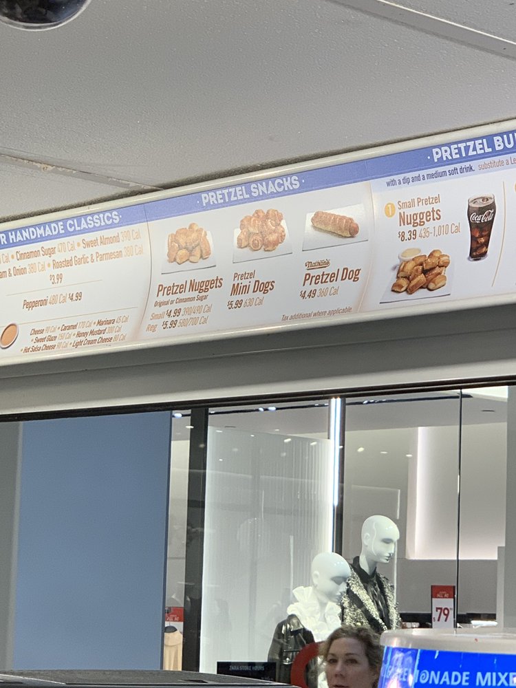 Auntie Annie's Pretzels- Plaza Lower Level Food Court Logo