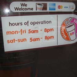 Sign which states they're open until 8 pm - except they're not!