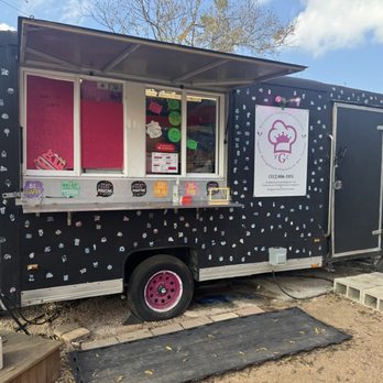 Kingdom Gourmet Cuisine - Dessert food truck run by amazing women that match their sweets! - Food Trucks Near Me - Austin, Texas Kingdom Gourmet Cuisine - Dessert food truck run by amazing women that match their sweets! - Food Trucks Near Me - Austin, Texas