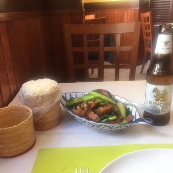 Khrua Thai - Knacking pork with vegetables and rice served in a small bamboo bowl - Thai Near Me - Mulhouse, 68 Khrua Thai - Knacking pork with vegetables and rice served in a small bamboo bowl - Thai Near Me - Mulhouse, 68