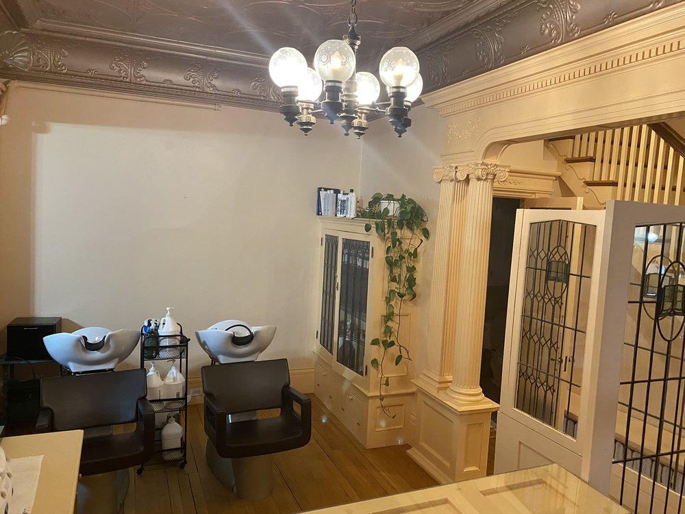 Leah Michelles Design and Style Logo