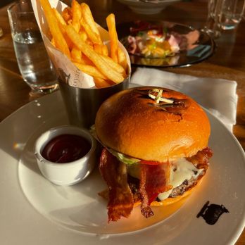 Queensyard - Queensburger - Modern European Near Me - New York, New York