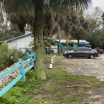 Shuckers Half-Shell Oyster Bar - Pano of shuckers - Live/Raw Food Near Me - Tallahassee, Florida Shuckers Half-Shell Oyster Bar - Pano of shuckers - Live/Raw Food Near Me - Tallahassee, Florida
