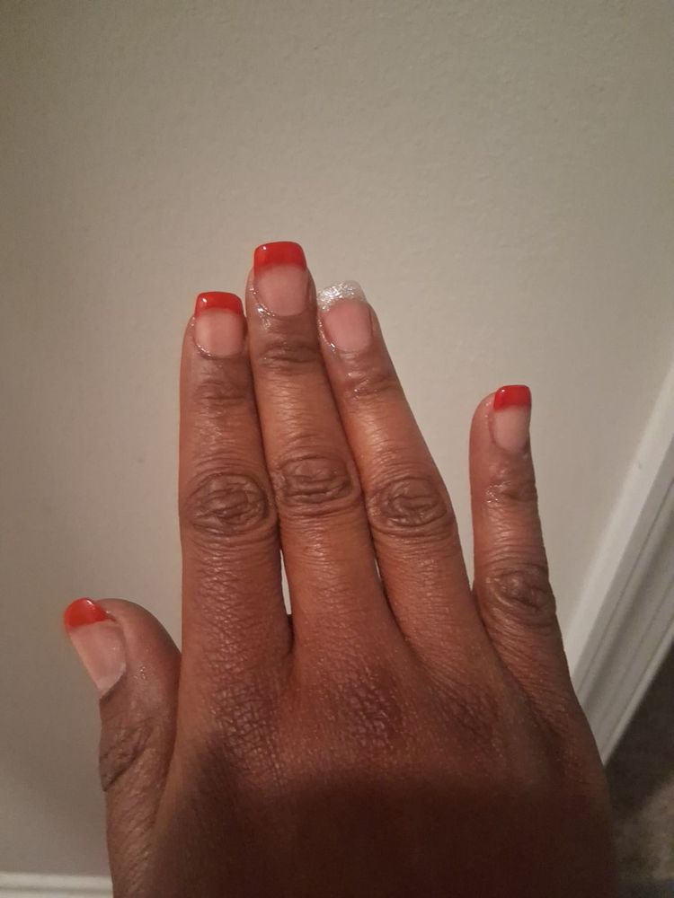 Lucky Nails Logo