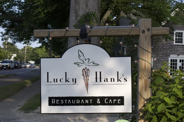 Lucky Hank's by null