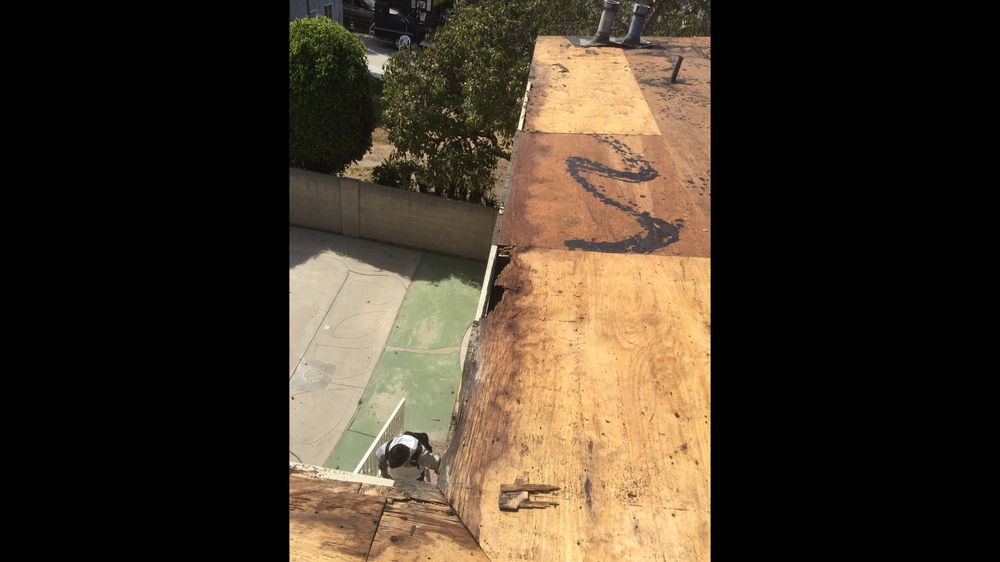 Slide of Ruiz Roofing Construction