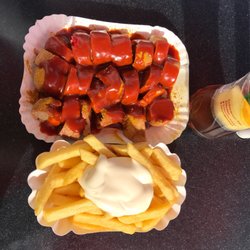 Curry Imbiss - 2x Curry ohne Darm mit Pommes