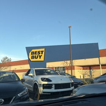 Best Buy - Montebello - Exterior of store - Music & DVDs Near Me - Montebello, California Best Buy - Montebello - Exterior of store - Music & DVDs Near Me - Montebello, California