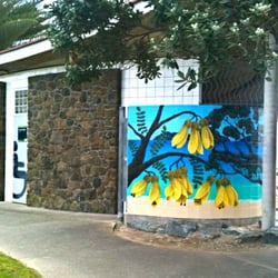 Stanmore Bay - Convenient and well maintained toilets right near beach and playground - baby change table included.
