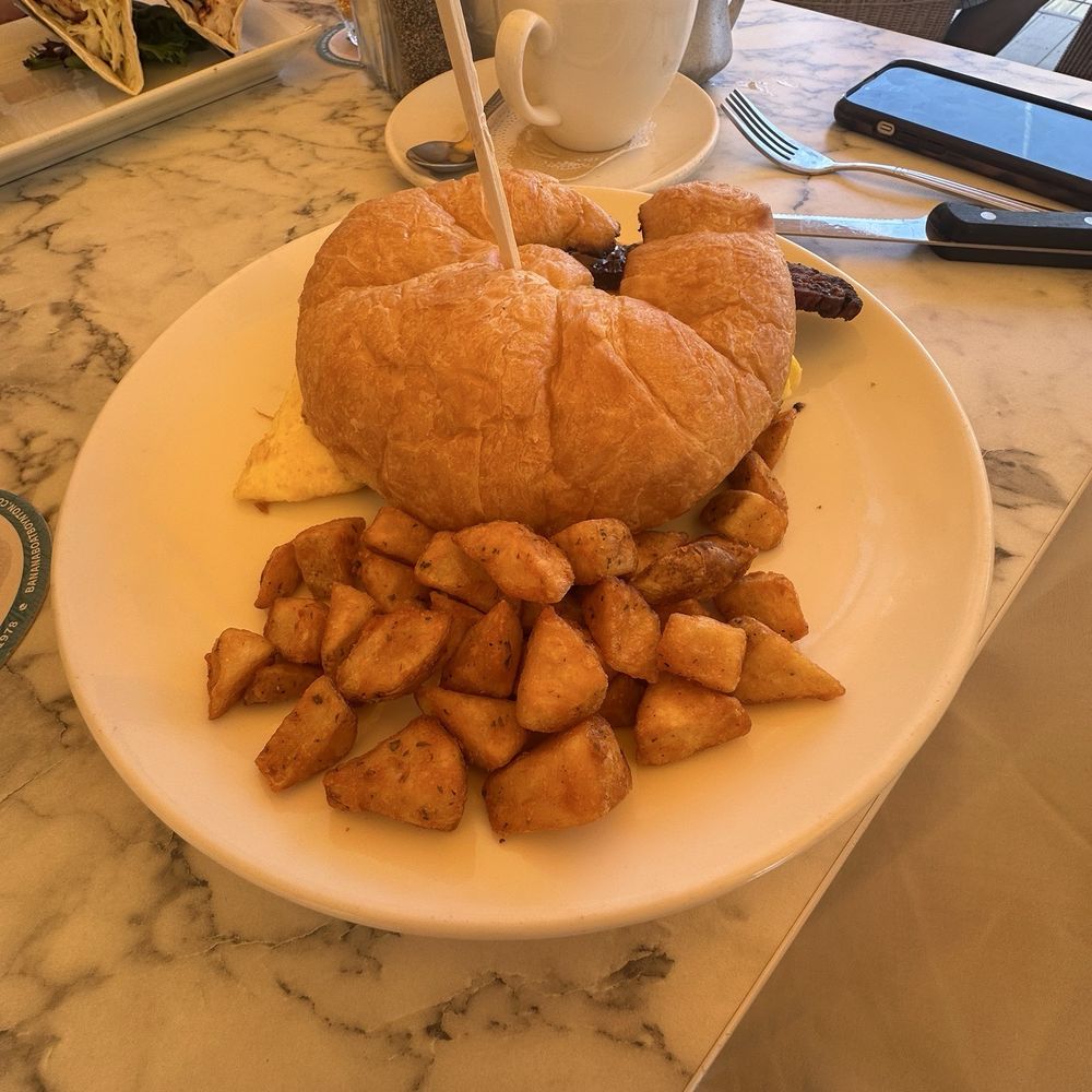 Banana Boat - Breakfast sandwich - Lounges Near Me - Boynton Beach, Florida