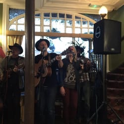 Shortlands Tavern - Live Bands on Sundays.. A great gig by The Orange Circus Band here!