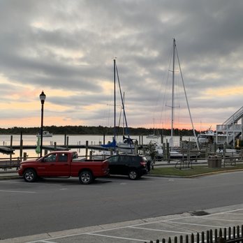 Inlet Inn - Front porch. Evening sunset! - Hotels Near Me - Beaufort, North Carolina Inlet Inn - Front porch. Evening sunset! - Hotels Near Me - Beaufort, North Carolina