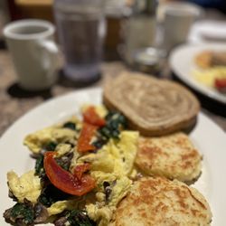 Badger Creek Cafe - Veggie Scramble with Crispy Potato Cakes and Rye Bread
