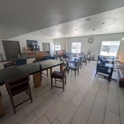 Holiday Inn Express & Suites Beaumont - Oak Valley - Breakfast area 8/2025