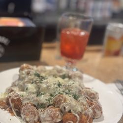 Levari's Seafood & American Grill