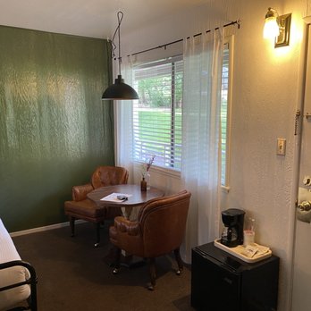 The Long Barn Lodge - Dining and sitting area, perfect for meals or a little work - Hotels Near Me - Long Barn, California The Long Barn Lodge - Dining and sitting area, perfect for meals or a little work - Hotels Near Me - Long Barn, California