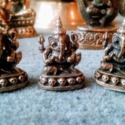 Endless Knot - Everybody loves Ganesh! These lovingly-detailed Ganesh statues are so tiny - not even as big as a thumb :)
