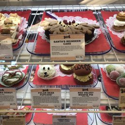 Super cute holiday dog treats!