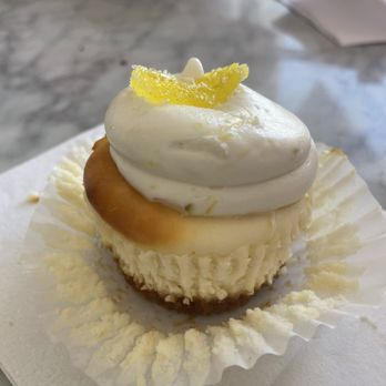 Georgetown Cupcake - Lemon Cheesecake Cupcake - Cupcakes Near Me - Washington, DC, District of Columbia Georgetown Cupcake - Lemon Cheesecake Cupcake - Cupcakes Near Me - Washington, DC, District of Columbia