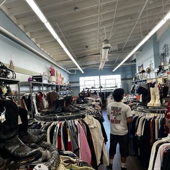 Buffalo Exchange - Used, Vintage & Consignment Near Me - Costa Mesa, California Buffalo Exchange - Used, Vintage & Consignment Near Me - Costa Mesa, California