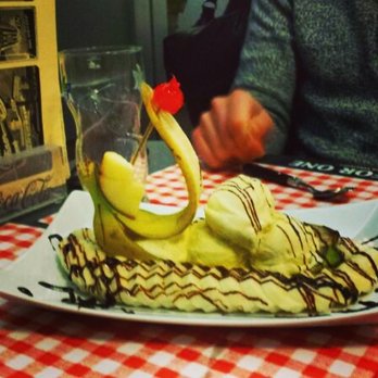 Mel's Bar - Bananensplit @ Mels Bar Diner Basel Restaurant homemade Ice Cream - Italian Near Me - Basel, BS