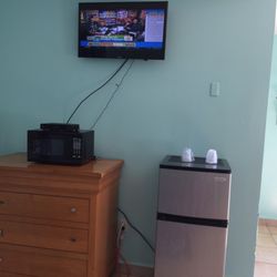 Skylark Motel - Fridge was super clean and it looked new.