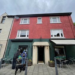 Julie's Coffee House - Front of shop with outdoor seating