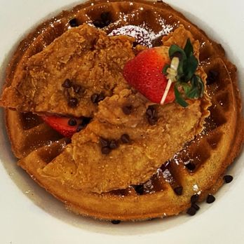 Le Peep Cafe - Chicken & waffles w/ chocolate chips added - Breakfast & Brunch Near Me - San Antonio, Texas