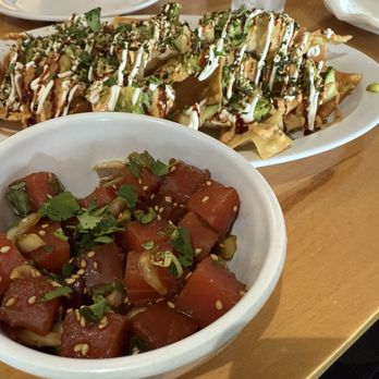 Da Local Boy - Poke nachos with tuna on the side - Hawaiian Near Me - Highwood, Illinois