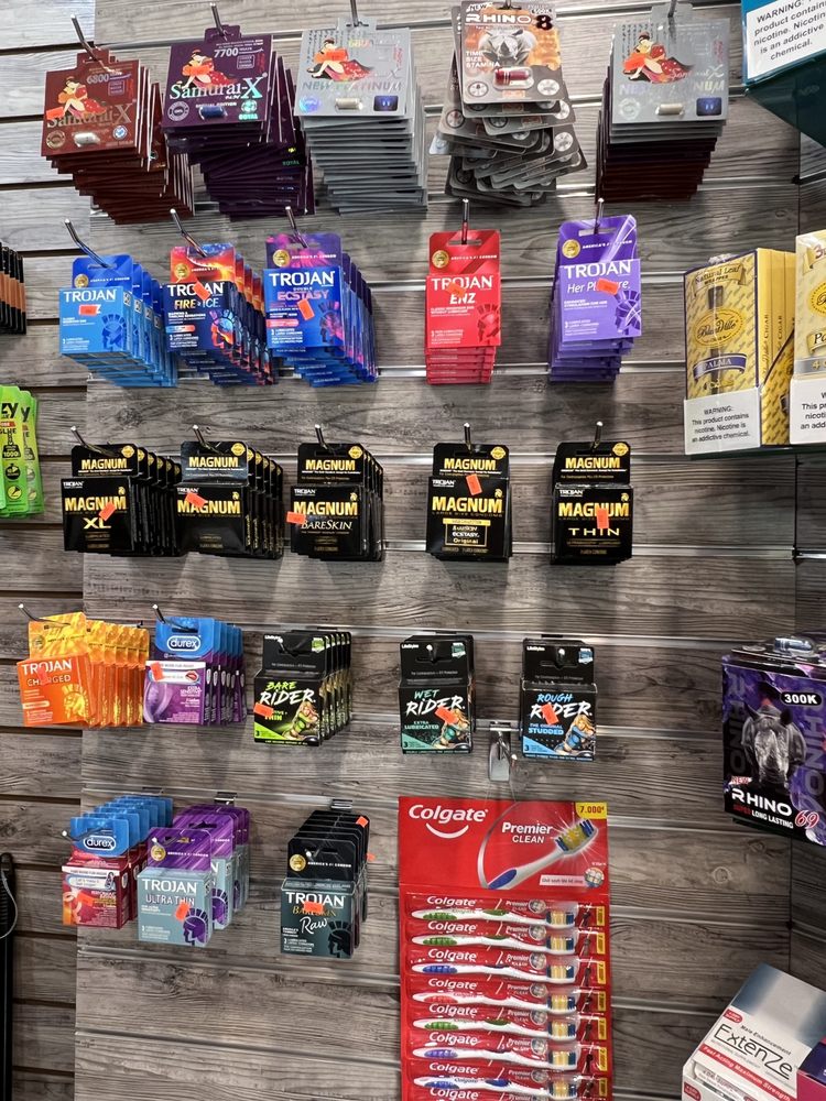 NORTH SMOKE SHOP Updated October 2024 57 Photos 1295 North Ave