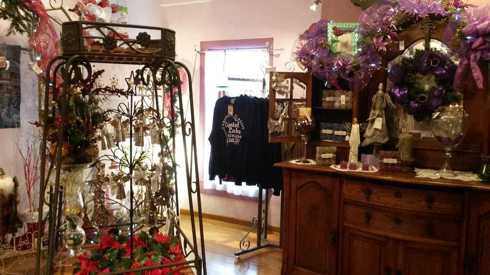 CANDLE COTTAGE Updated October 2024 203 S Main St, Crystal