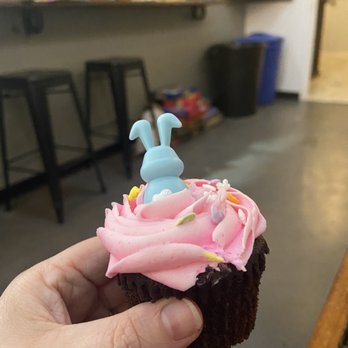 1700 Brewing - Cupcake from an event that they had hosted earlier in the day and were passing out extras to customers! So sweet! - Breweries Near Me - Newport News, Virginia 1700 Brewing - Cupcake from an event that they had hosted earlier in the day and were passing out extras to customers! So sweet! - Breweries Near Me - Newport News, Virginia