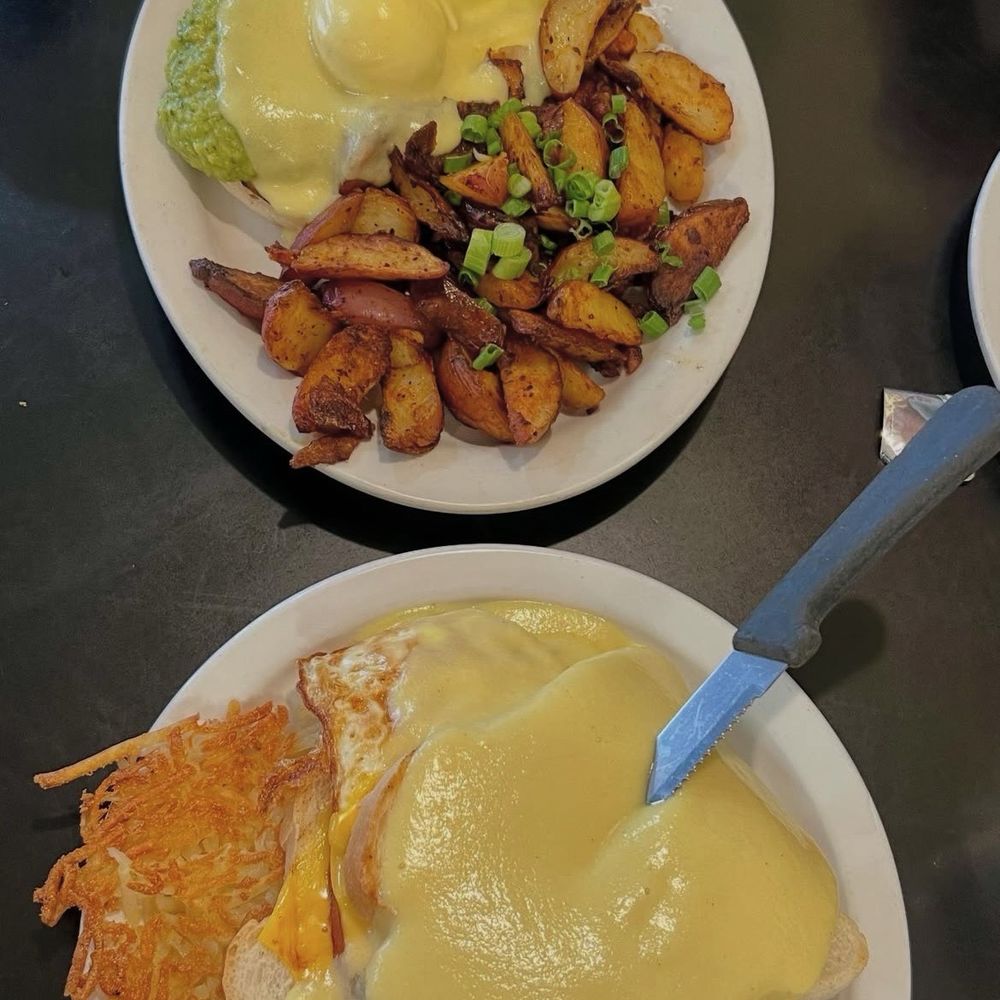 Fat Nats Eggs - Fat Nat's Slider and Eggs Bacon Avocado Benedict - Breakfast & Brunch Near Me - New Hope, Minnesota