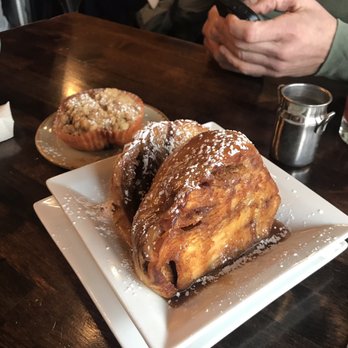 Skillet - Griddled Cinnamon Roll & crumb cake - New American Near Me - Columbus, Ohio