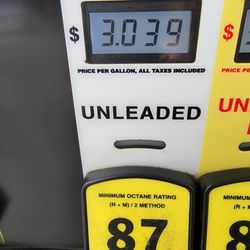 Mr Fuel Travel Center - Filling up rental before returning