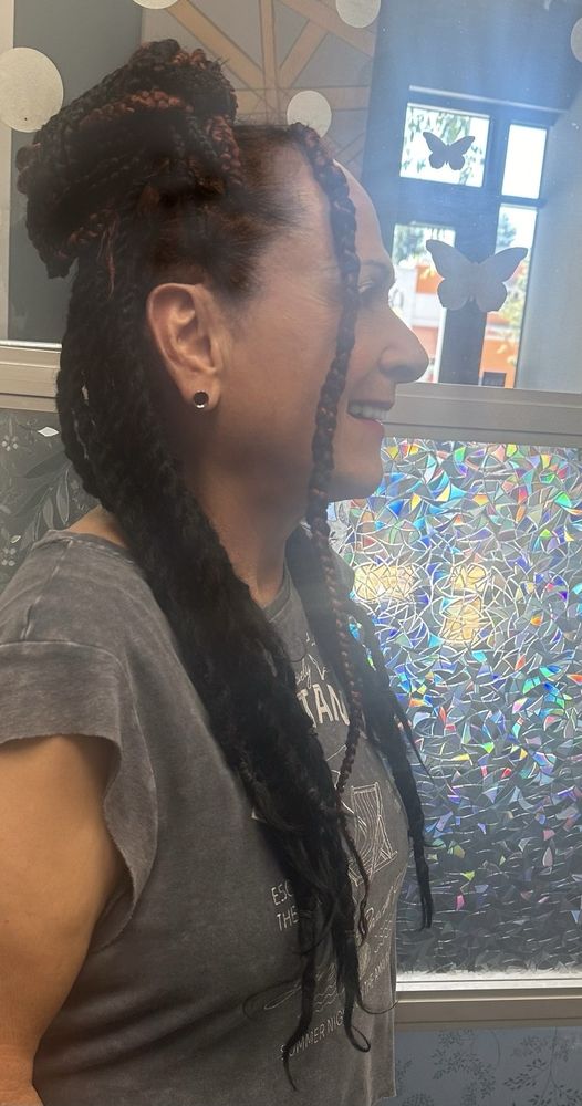 Khadijah’s Hair Salon Logo