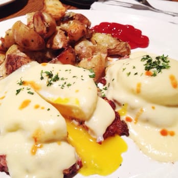 Mimi's Cafe - Bayonne style corned beef hash eggs Benedict - American Near Me - Elk Grove, California