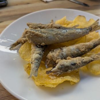 Bodega Santa Cruz Las Columnas - Boquerenos - Tapas Bars Near Me - Seville, SE Bodega Santa Cruz Las Columnas - Boquerenos - Tapas Bars Near Me - Seville, SE
