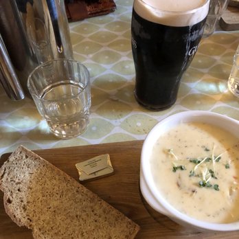 McGann's Pub - Seafood chowder and guiness - Irish Pub Near Me - Doolin, CE